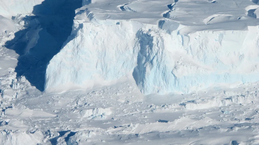 Warm Seawater Accelerates Melting of Antarctica's Thwaites Glacier