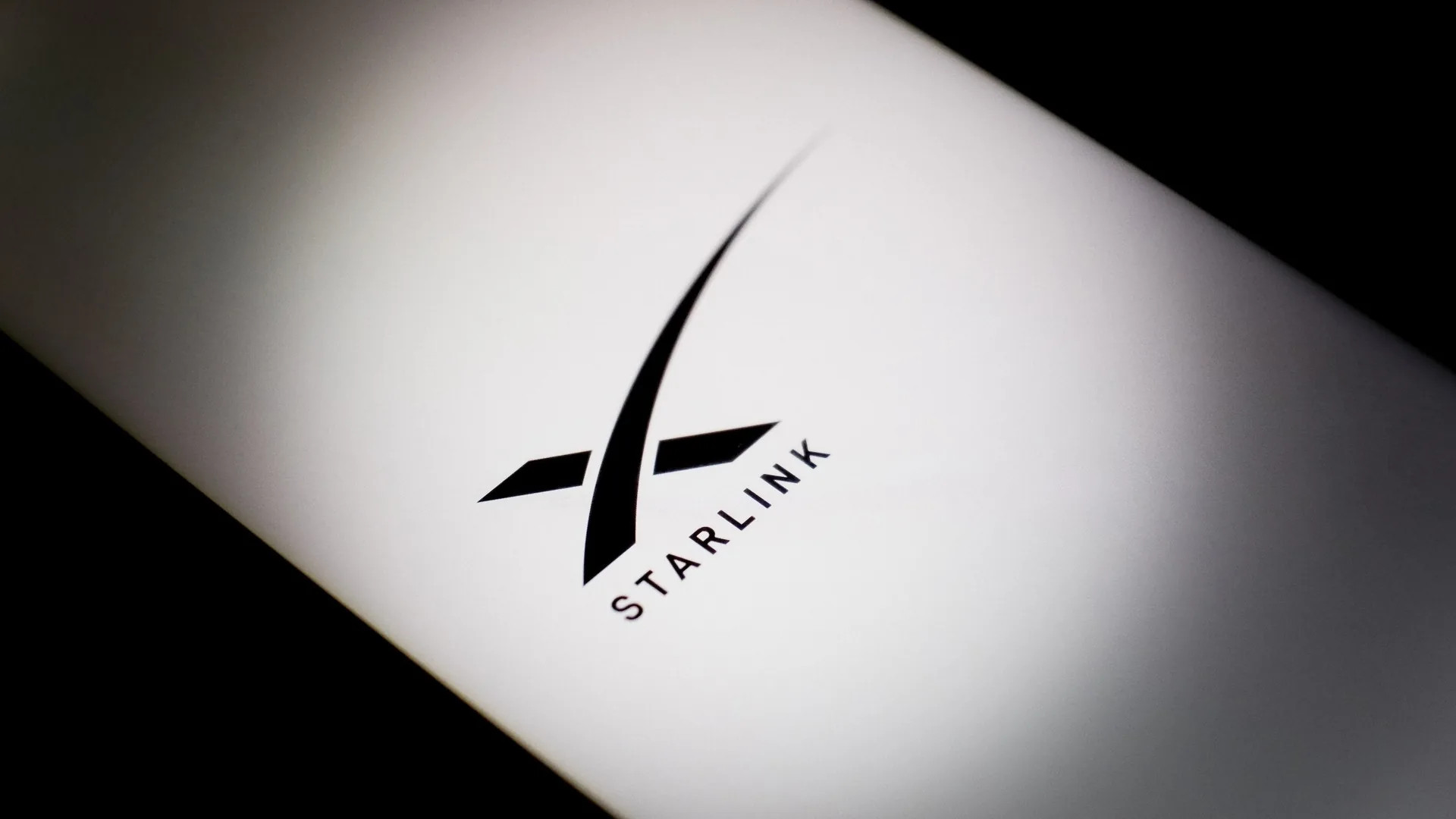 SpaceX Unveils Starlink's 8Gbps Mobile Gateway Technology