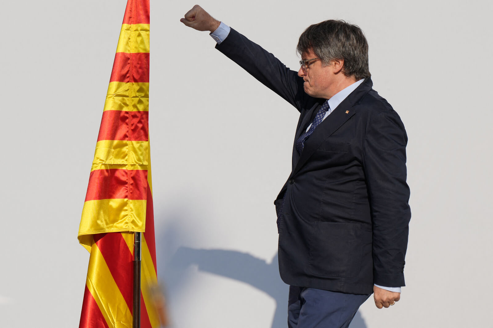 Puigdemont Flees Spain After Eluding Arrest, Returns to Belgium